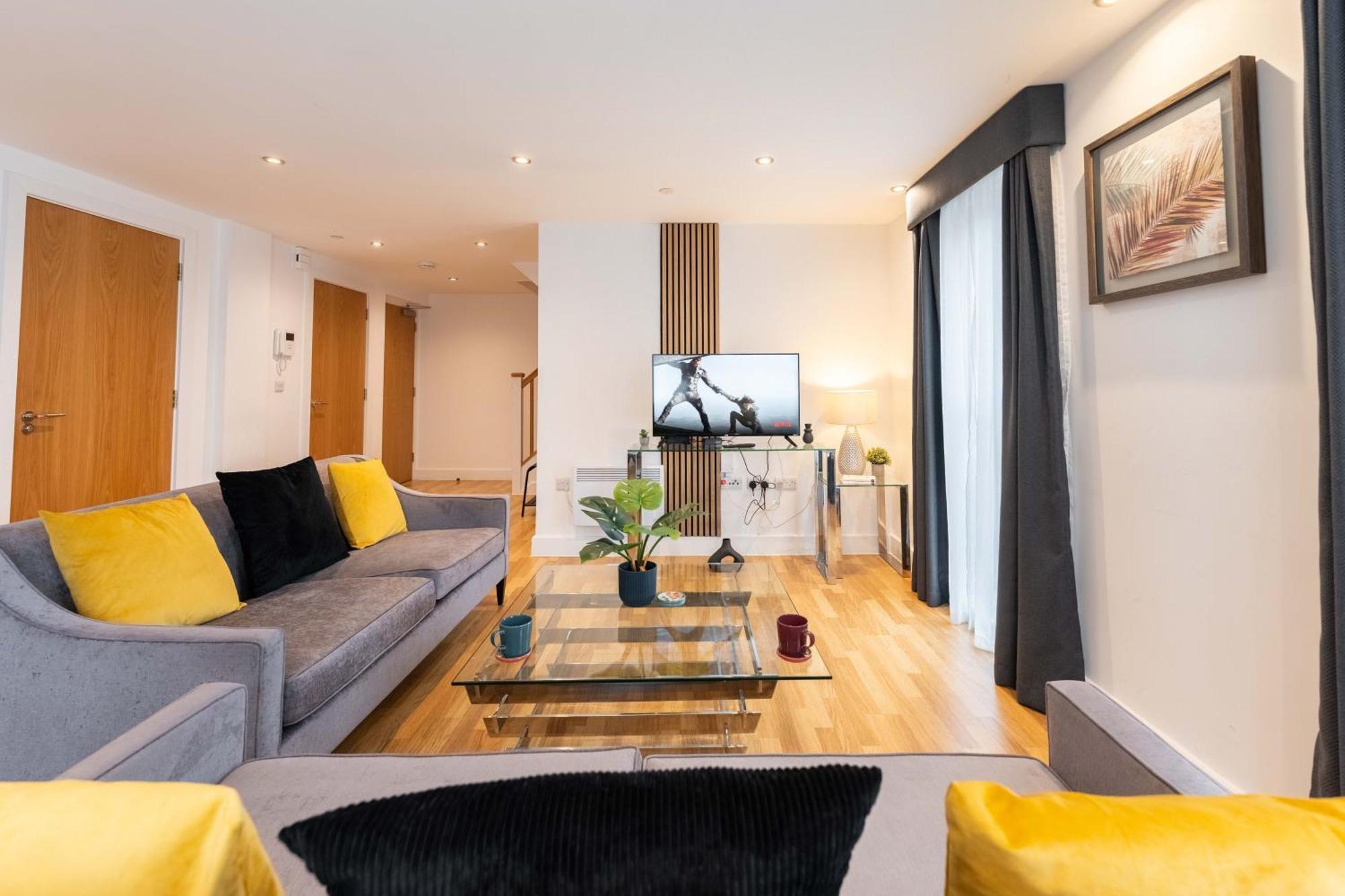 Luxurious 3-Bed, 3-Bath Stay In Leeds City Centre Exterior photo