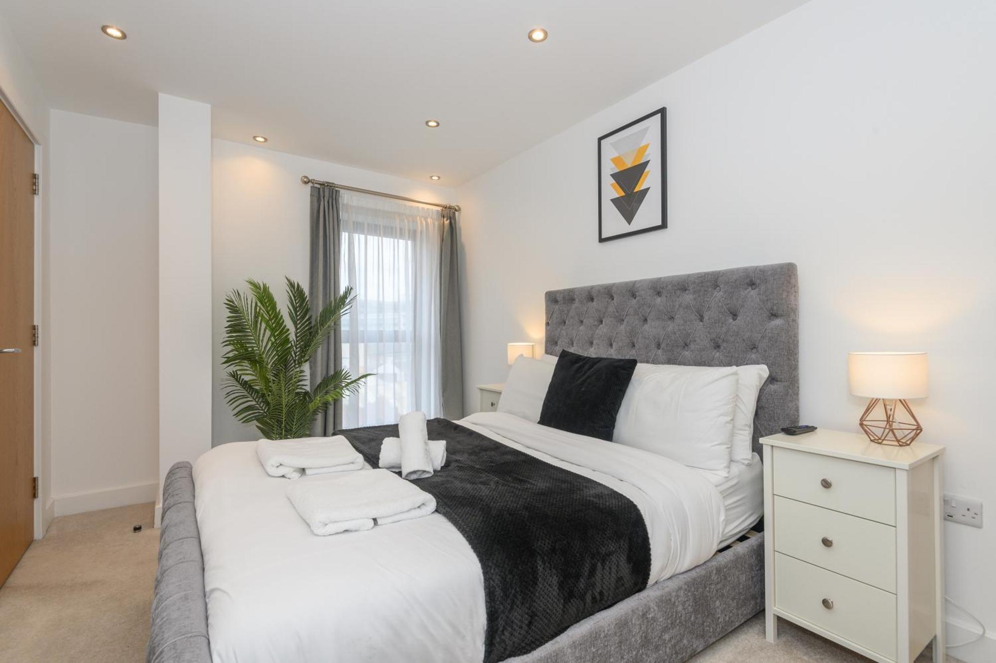 Luxurious 3-Bed, 3-Bath Stay In Leeds City Centre Exterior photo